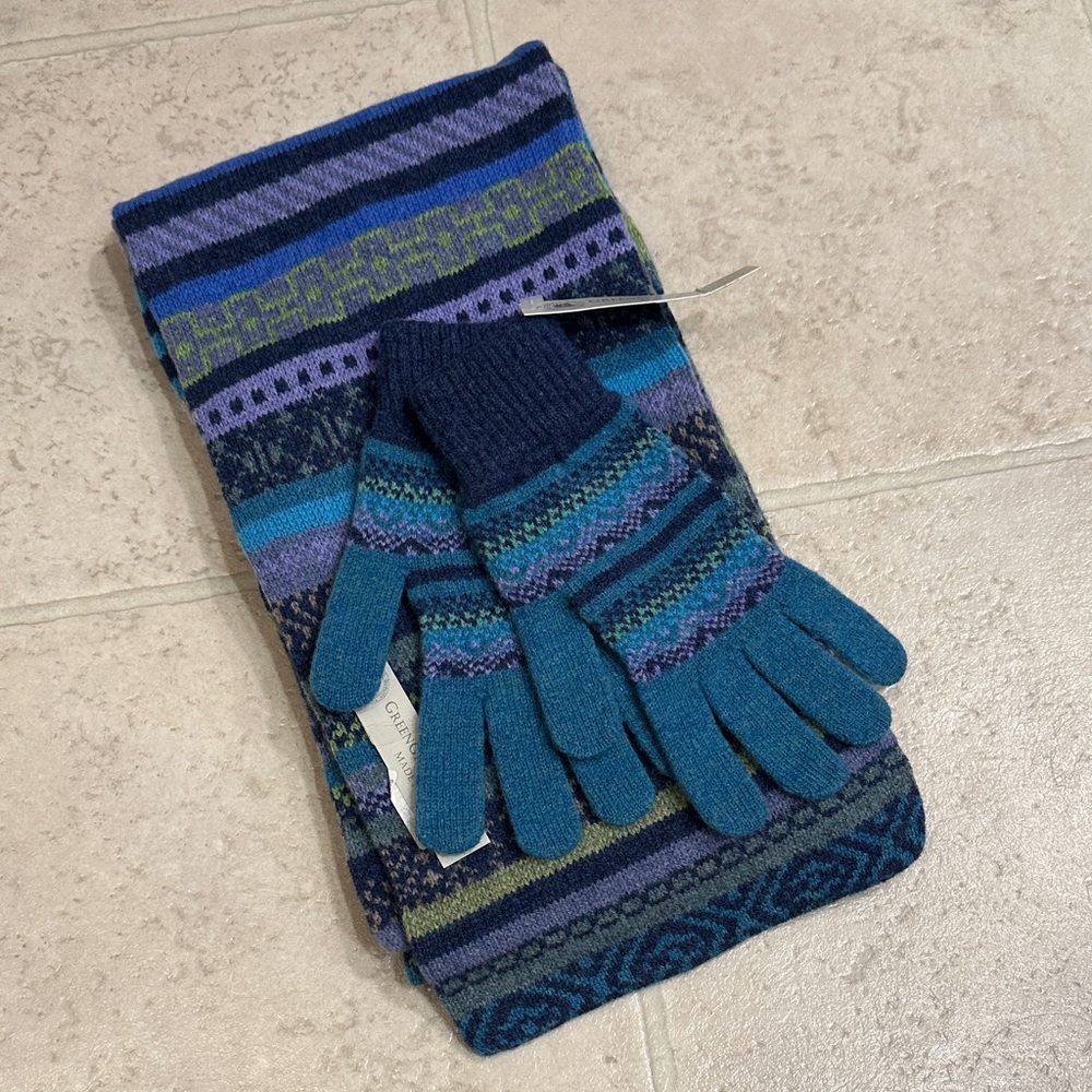 Warm and Cozy Taransay Vapour Lambswool Scarf & Gloves Set made in Scotland